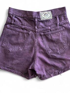 High-Rise Purple Denim Jean Shorts — Casual Frayed Hem